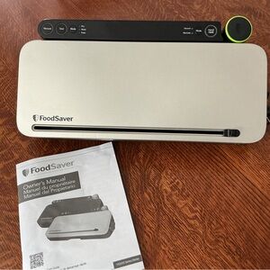 FoodSaver Vacuum Sealer in Silver